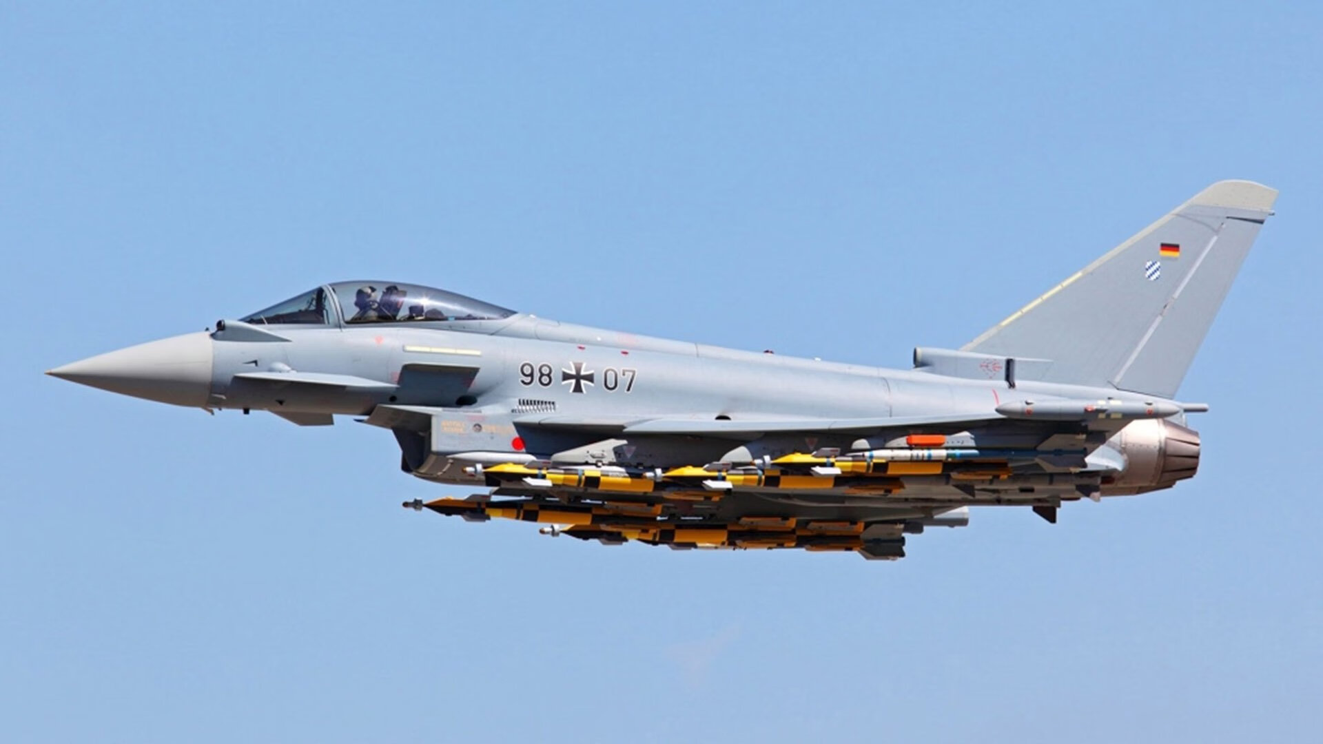 华体会官网-挣脱蓝月梦魇，从摩纳哥废墟到伯纳乌王座，本泽马如何征服更大的舞台  第1张